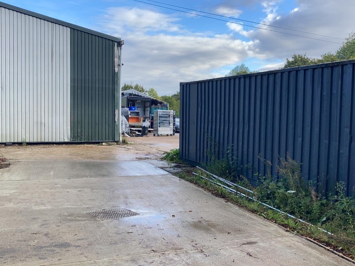 Warehouse & Yard with Containers Kent, 1 Acre